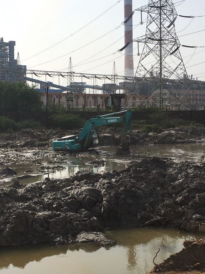 NityJayaraman's tweet photo. Ennore fisherfolk score victory over kamarajar port, coal power plants. Force removal of flyash and debris. https://t.co/kJL1z10tvW