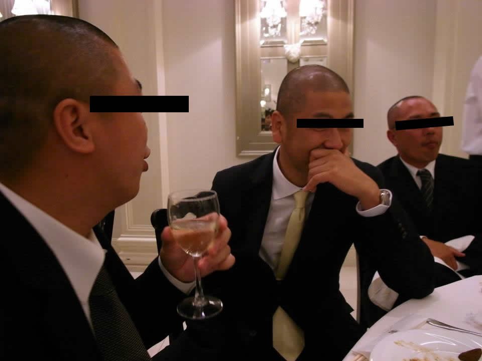 Tamamix これ分かるー 坊さんの結婚式によばれて行ったら 男性全員坊主だった Rt Bozu 108 坊さんの結婚式でよくあることなんですが 数百人スキンヘッドのスーツが集まるとパトカーが勘違いして巡回を始めます 通報しないで下さい Tamamix これ分かるー 坊さんの結婚式によばれて行ったら 男性全員坊主だった Rt Bozu 108 坊さんの結婚式でよくあることなんですが 数百人スキンヘッドのスーツが集まるとパトカーが勘違いして巡回を始めます 通報しないで下さい