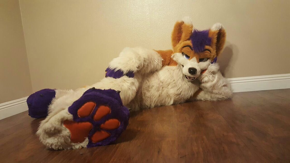 Good news! Fursuits are now getting even more sexy with poseable eyes.  @Toastedfox definitely isn't scared to try it out  #fursuitcrush