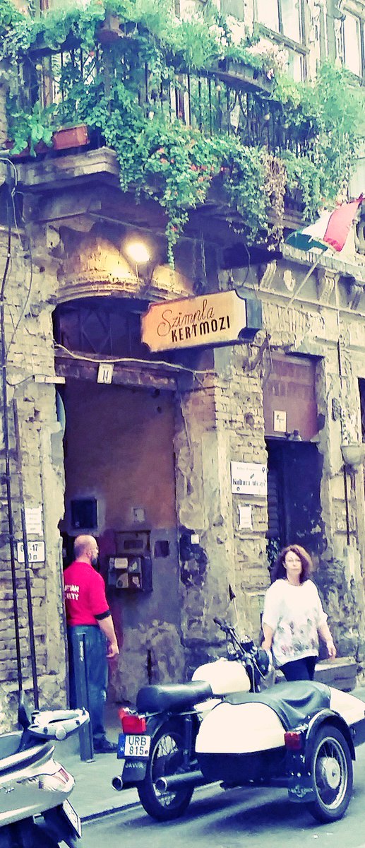 Ontheroad670's tweet photo. Chitarre penzolanti e giostre per bambini, questo ed altro nei #romkert ungheresi.
Clicca qui per maggiori info!
https://t.co/s6IJXRGrHJ https://t.co/ImZbphyJ79