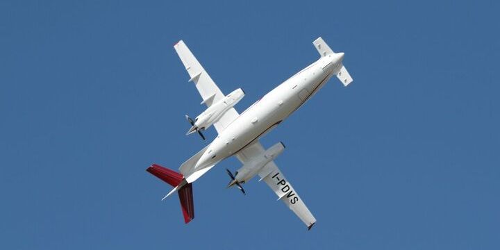 Piaggio Aerospace delivers to Al Saif Group the first airplane produced at the new plant in Villanova d'Albenga piaggioaerospace.it/en/media/archi…