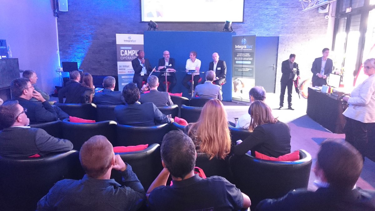 Mitel_FR's tweet image. Les échanges du Campus Opérateurs organisé par @integrasys_ se sont continués tard dans la soirée #OpenSource #MobileFirst #DectSIP #UCC