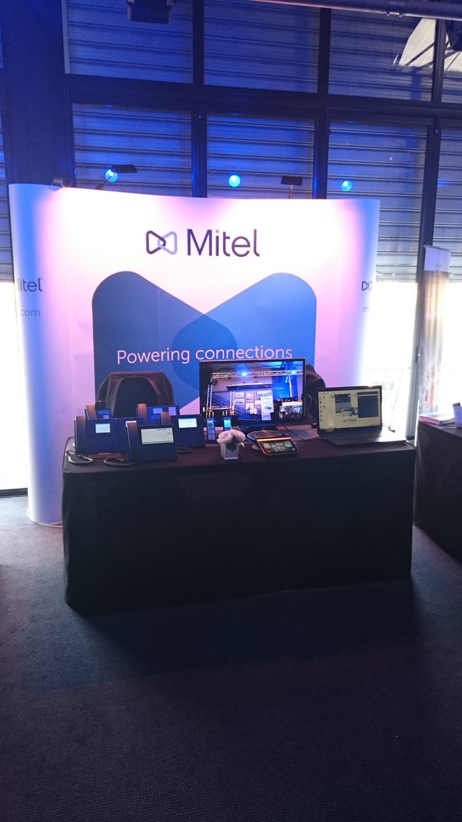 Mitel_FR's tweet image. Les échanges du Campus Opérateurs organisé par @integrasys_ se sont continués tard dans la soirée #OpenSource #MobileFirst #DectSIP #UCC