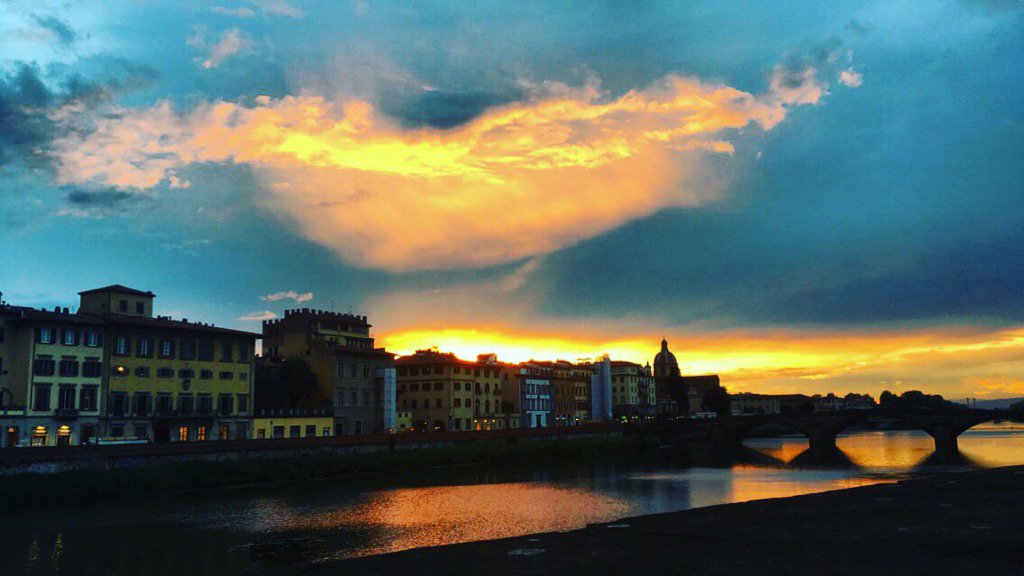BeautyfromItaly's tweet photo. Firenze sunset via @imalmalimon #travel #Italy https://t.co/X9alijZbru