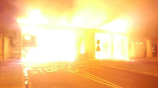 Tabisa_N's tweet photo. Cput Belleville campus was lit yesterday night, #CPUTShutdown ... Our VC is getting on my nerves https://t.co/waBeHkDw2R