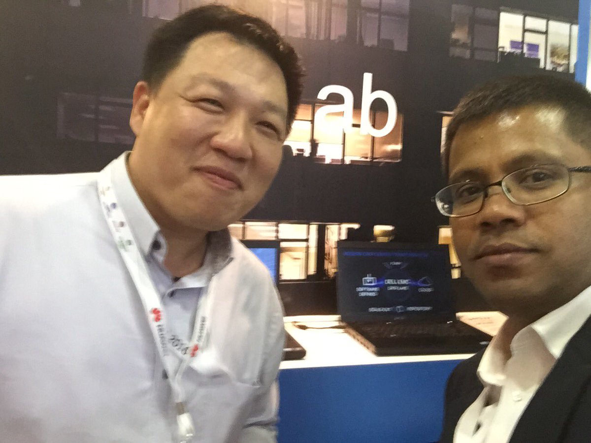 a_thanga's tweet photo. #YOAF at Cloud Expo SG @pkg99 @peterhanna888 @GlenHyatt https://t.co/CGM1nAcGGV