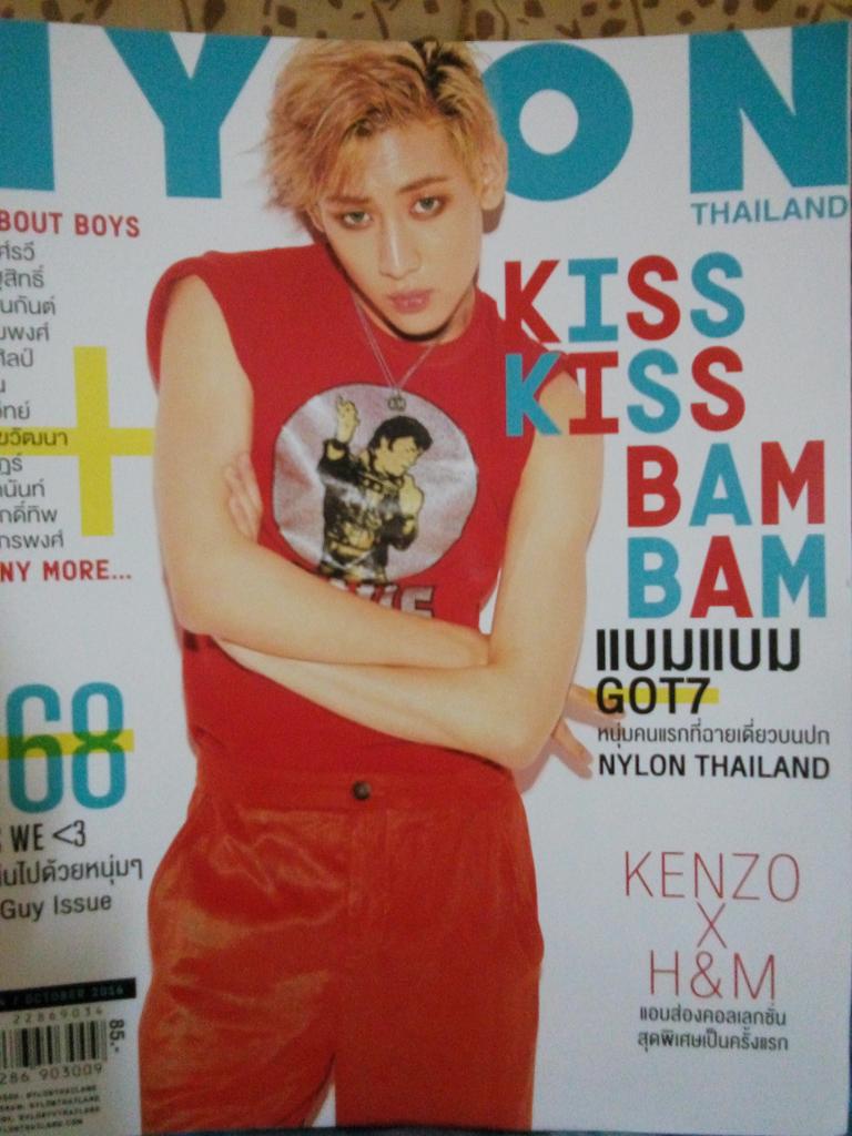 bzoneonly's tweet photo. เล่มเดียวของเซเว่นแถวบ้าน 55555
#อยู่ลึกซะ #ซ่อนไม่ได้หรอกนี่รื้อ 555555
#nylom #bambam #뱀뱀 https://t.co/8xfPO04M4u