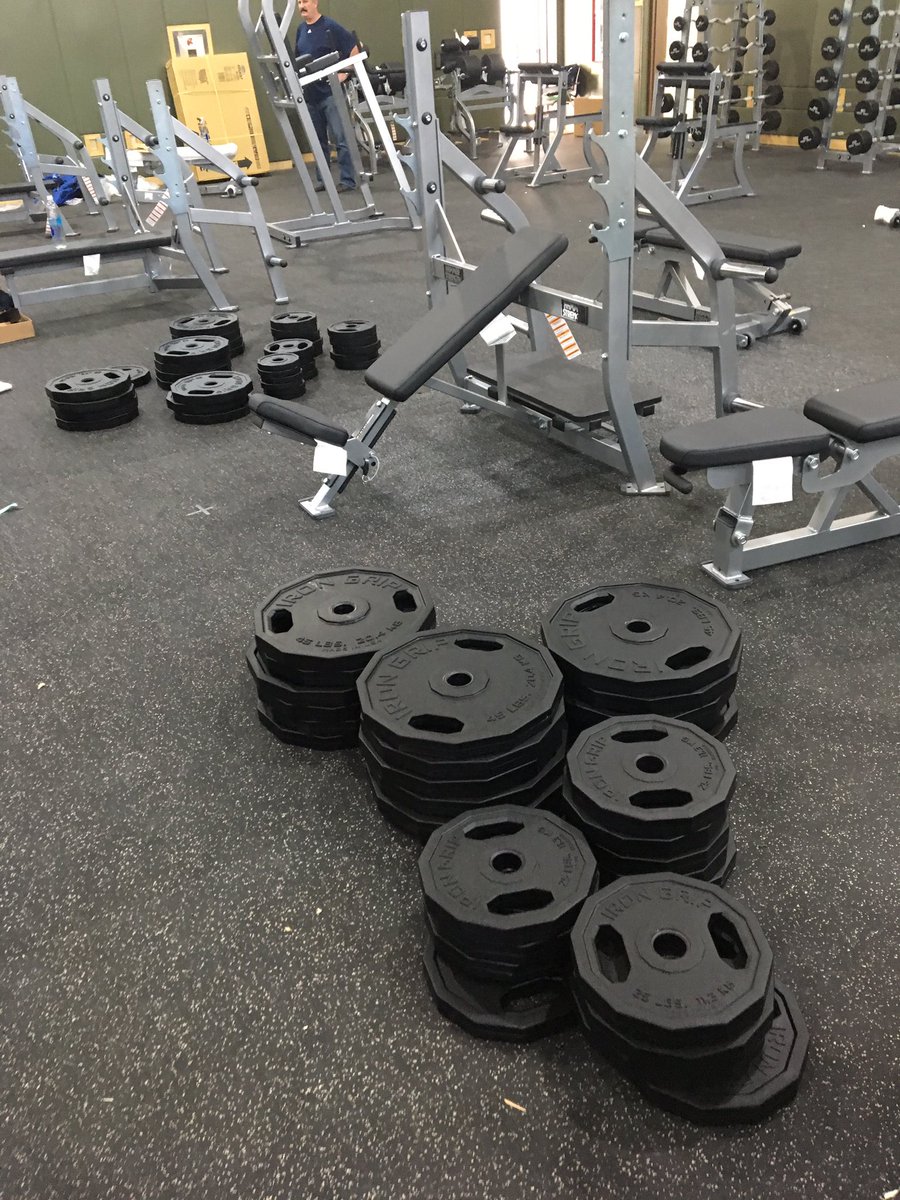 USARMYJAKE's tweet photo. Helping out to clean up and start up the gym in rodriguez warrior base. Its called "area 1" https://t.co/DsfNDZbdQY