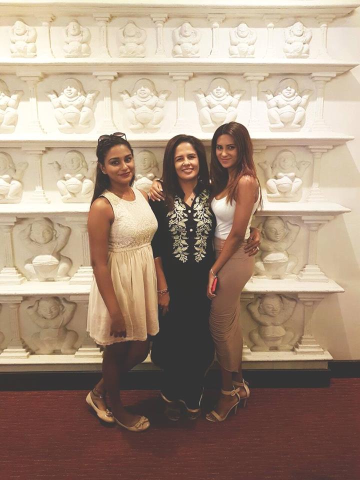 gloannefernand1's tweet photo. My mom &amp; loving sister https://t.co/Di45EEnz5V