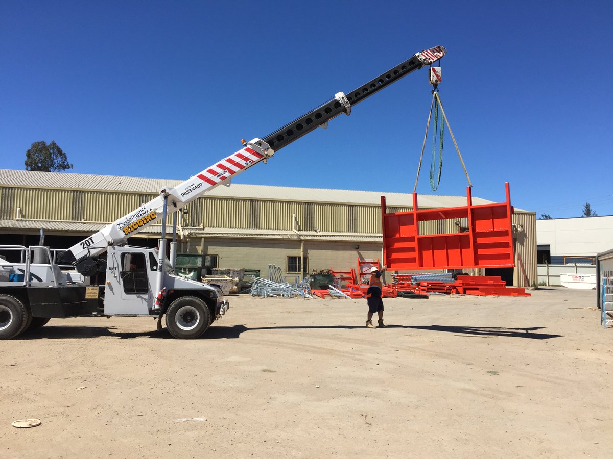 Skala_Aust's tweet photo. Our team unloading another recycling plant that has just arrived from BlueMAC. From 23 ISO Containers, a new recycling facility will be born https://t.co/Re19I8clUt