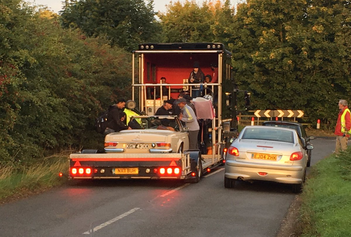 Elev8FilmsUk's tweet photo. Low Loader first (been in 5 Bond films😃) then we're up😉👍  #bollywood #noor #genlockfilms #pfaw #caa #dji #aerialcinematography #elev8films https://t.co/i9RqGSHvUT