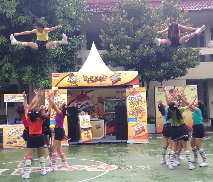 q_mediaset's tweet photo. Salah satu Tim #DanceContest #ChocofunByeByeGalau dr SMA N 1 Depok Yk. Minum trs chocofun &amp; tunggu kedatangan @chocofun_ind di sekolah km ya https://t.co/gsNHiQhLK8