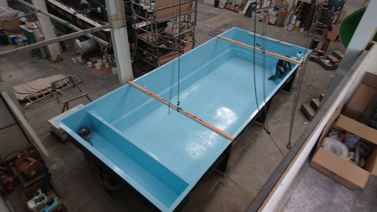 sunquestpoolsUK's tweet photo. Great to see the first of our new Sunquest 30 #OnePiecePool models with integral cover pit off the mould #UKmanufacturing https://t.co/BIJioiUciS