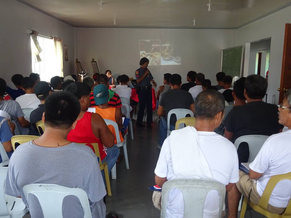 jesusa_maria's tweet photo. Lecture on RA 9165 to surrenderees during DUPeD Training @TunayNaPagbabago #DuterteEffect #PartenersForChange #BalitangPulis #ProjectTokhang https://t.co/1sRt4gjGTO