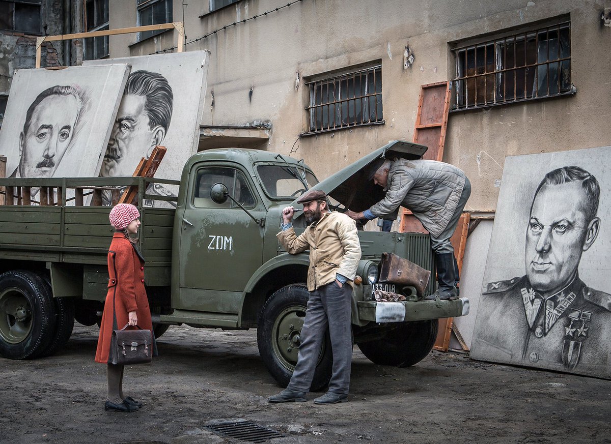 dadaRZYJE's tweet photo. — Po jakiej stronie pan stoi?
— Po swojej.
🎞 #poWidoki
🎥 #andrzejWajda
📷 #annaWłoch
🎬 #aksonStudio
🗞 #dwuTygodnik
🎨 #władysławStrzemiński https://t.co/wZ9aRSVuF4