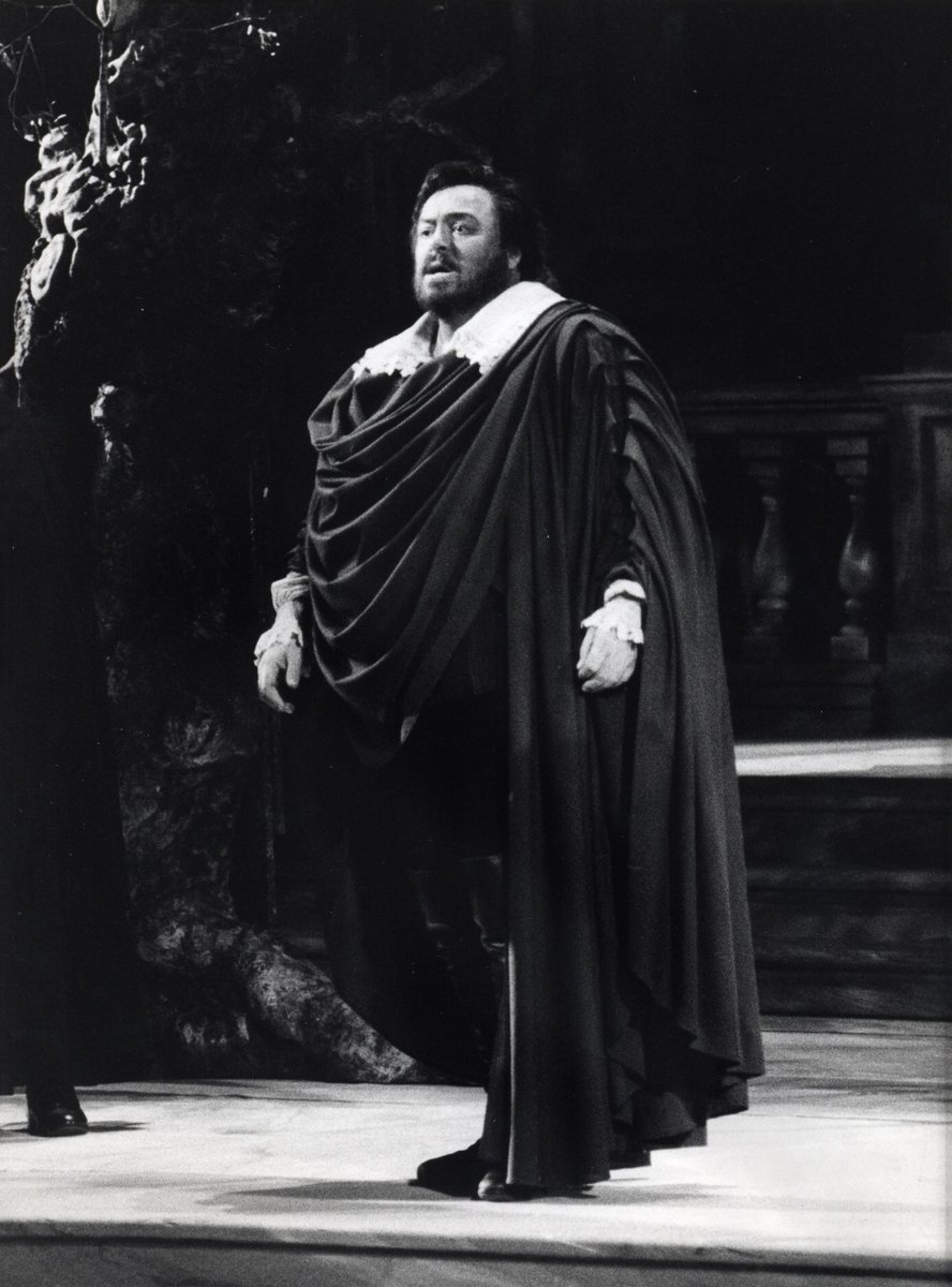 maggiomusicale's tweet photo. Il 12 ottobre 1935 nasceva #LucianoPavarotti​.
Una voce unica, indimenticabile e viva di un infinito amore per la musica e il pubblico. https://t.co/6EnlMJyw1G