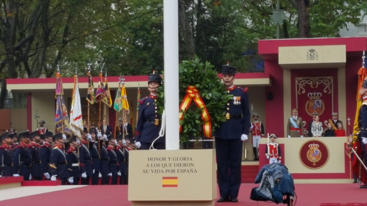 Defensagob's tweet photo. #12OctFiestaNacional "La muerte no es el final" en el homenaje a los que dieron su vida por #España https://t.co/O54ouX1hyG