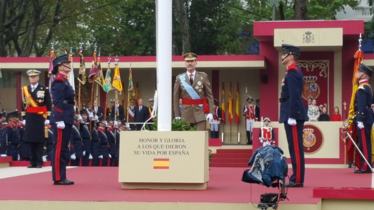Defensagob's tweet photo. #12OctFiestaNacional "La muerte no es el final" en el homenaje a los que dieron su vida por #España https://t.co/O54ouX1hyG