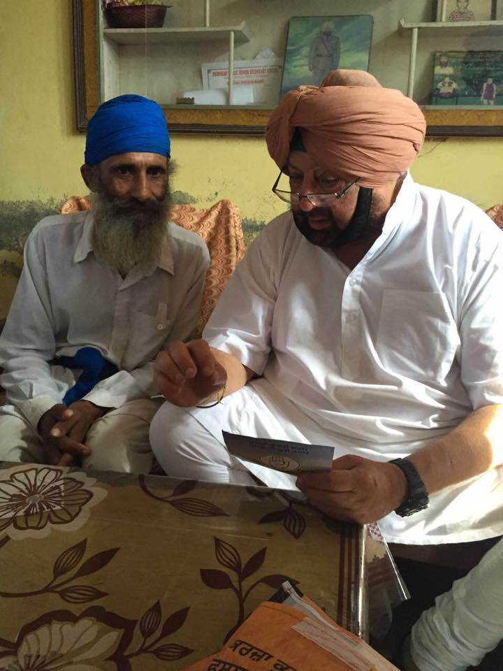 capt_amarinder's tweet photo. As the foremost workers of Punjab Congress, started our door-to-door myself at Kotli Surat Malhi https://t.co/n9cr9ru6XO