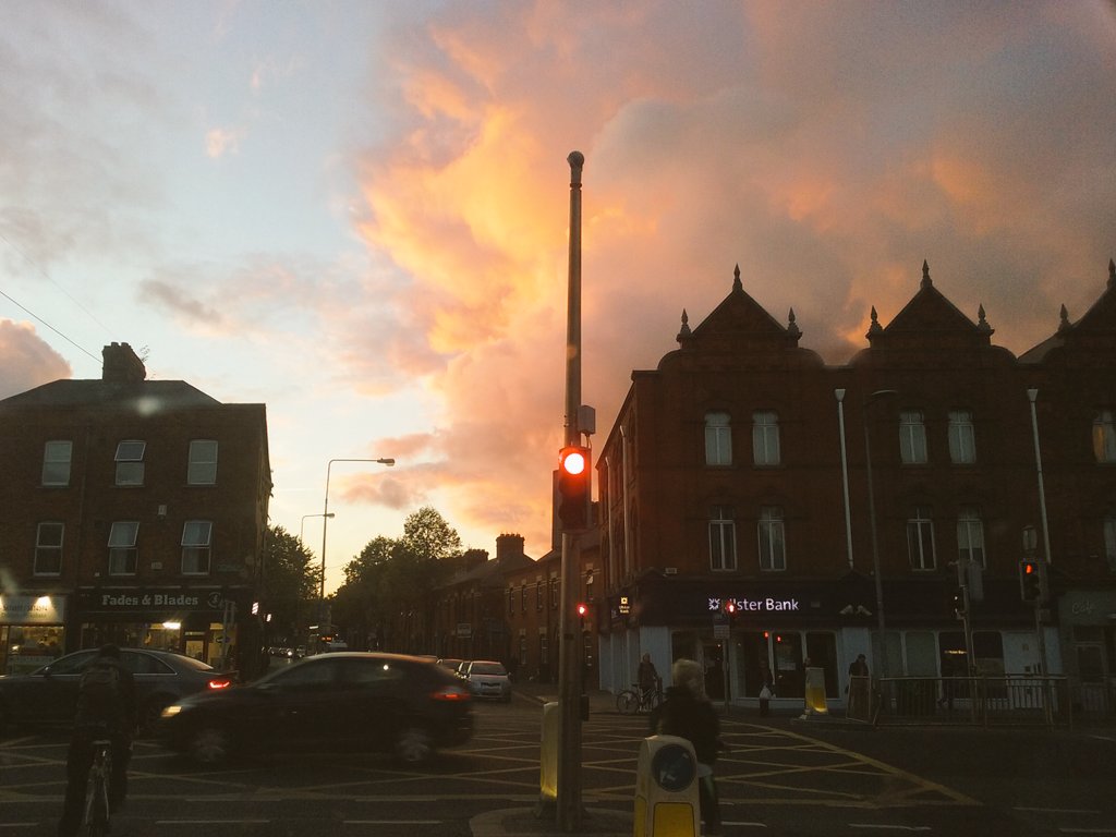 lartoole's tweet photo. Dublin in traffic...... but the sky sure is purrrdy. #clouds#babyjesustraffic https://t.co/vRQv5ZsO3Z