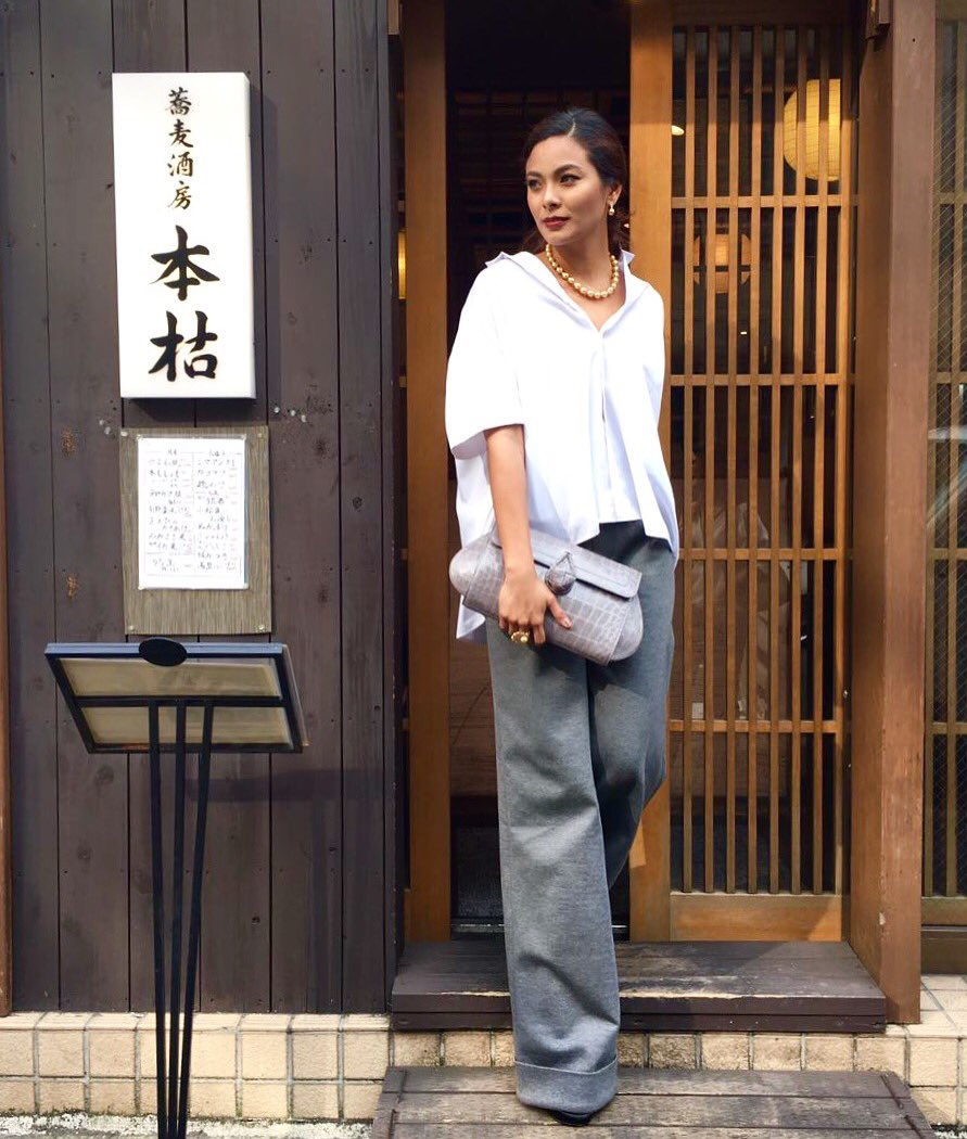 A nation's pride. #BinibiningPilipinasUniverse #MaxineMedina takes on Tokyo in #golden pearls. #JewelmerJapan