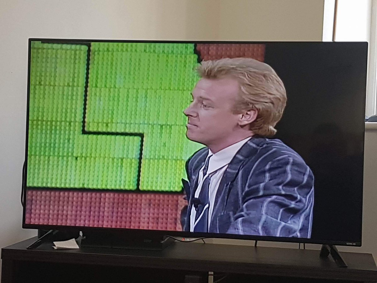 Darnellephant's tweet photo. @LesDennis Happy Birthday Les! May all of your wildest dreams come true https://t.co/e0HkhzsGJh