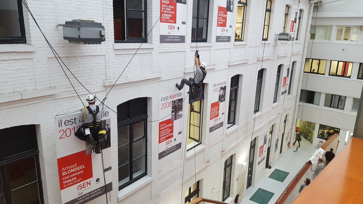 DBoulinguez's tweet photo. Des success stories de diplômés @isenlille en cours d'affichage dans notre atrium. https://t.co/exoK33oghW