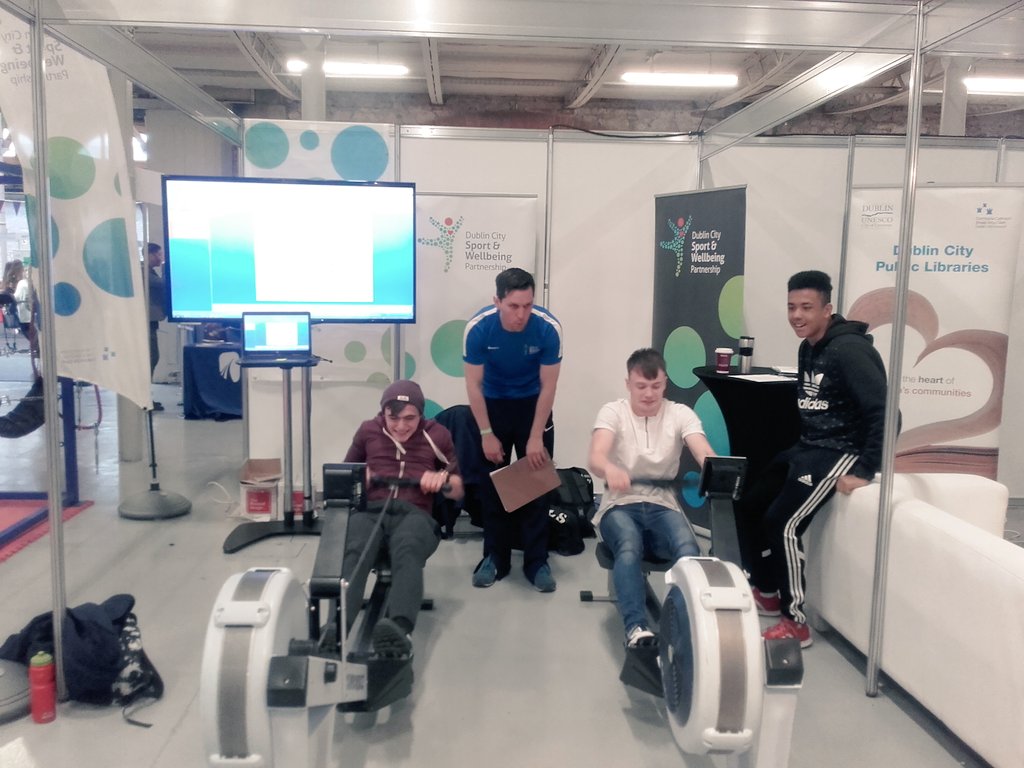 Johnnyberniemac's tweet photo. Serious competition in the Rowing challenge @zeminarevent come over and give it a try!! @dccsportsrec @dubcilib @events_DCC #DCSWP https://t.co/BqJ8SaUNNq