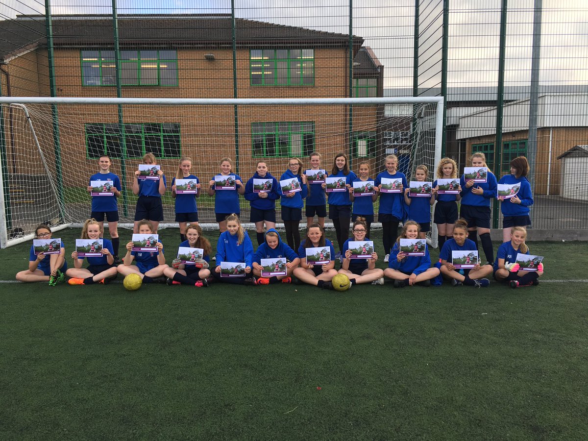 PEThorns's tweet photo. More @FA #GirlsFootballWeek action for Year 8 in PE this morning! Girls are loving their football! #WeCanPlay https://t.co/s7pg93JMQE
