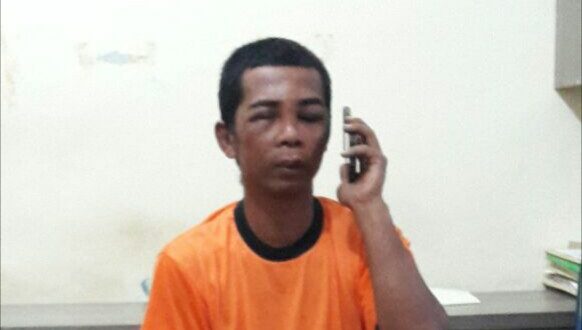 kupu_kuning's tweet photo. Informasi : Pencuri HP Disergap Petugas Polsek Cikupa Saat Beraksi di Rumah Korban https://t.co/L94tYLMeg7 #Tangerang #Banten #android https://t.co/JlHR9wOBJc