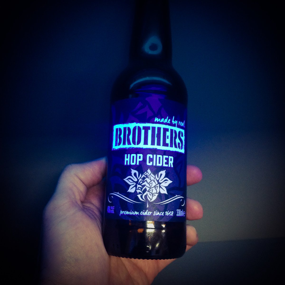 BrothersCider's tweet photo. Our #HopCider label looks pretty cool under UV light ππ 12 bottles only Β£15.99 here: https://t.co/QMg3JvXp3J #DeciderlyDifferent #hop #cider https://t.co/sd8hhCV4LF