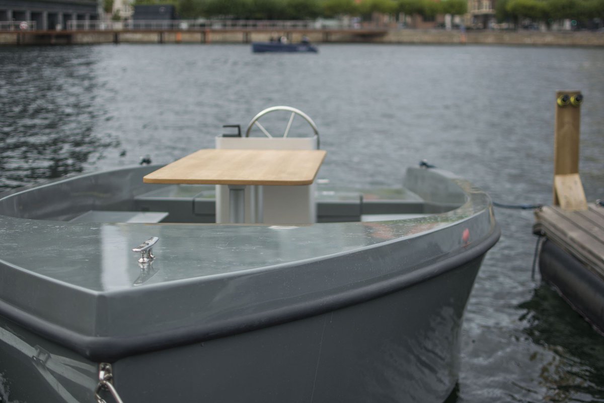 How about exploring the city canals on a sunny autumn day with the Picnic Sport?