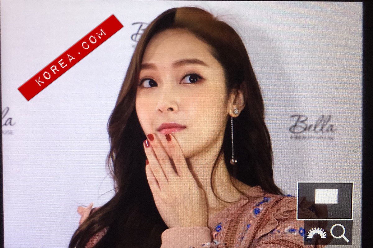 [PIC][11-10-2016]Jessica khởi hành đi Singapore để tham dự "Bella K-Beauty House Celebrity Session" vào hôm nay Cujxj6AUkAAkKIw