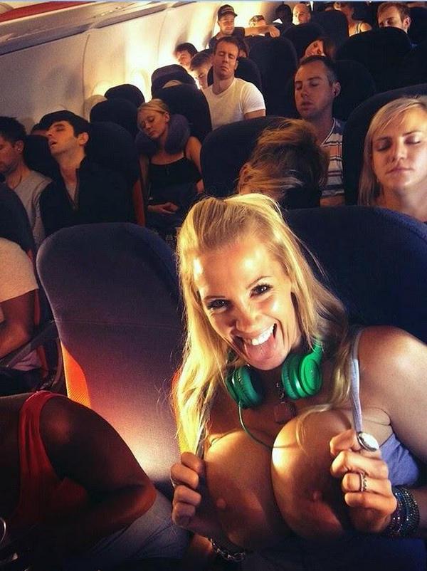 LifeLessonInSex's tweet photo. Why it pays to stay awake on the redeye...
#datsmile #showoff #publicflasher #planeflash @publicflashing2 @Flashing_Girls @FemaleFlash https://t.co/p4IV5z8al4