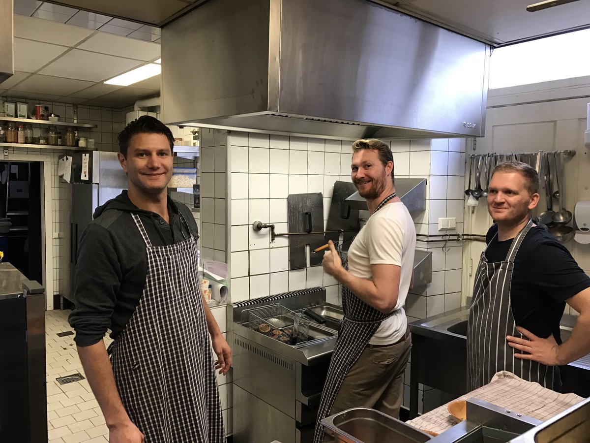 De chefs van de Firma, de Meesterproef en The Black Fox zijn nieuwe gerechten aan t verzinnen! #creativiteit #chefs #restaurant #nijmegen