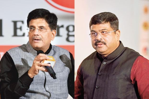 MintEventsLive's tweet photo. “Gas, renewables hold key to sustainable economic growth”:
@PiyushGoyal &amp; @dpradhanbjp @ Mint Annual Energy Conclave #MintEnergy 
@mnreindia https://t.co/bxMb3RnCUT