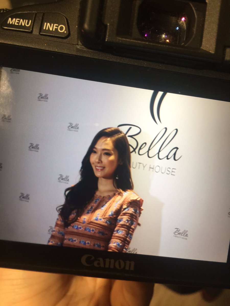 [PIC][11-10-2016]Jessica khởi hành đi Singapore để tham dự "Bella K-Beauty House Celebrity Session" vào hôm nay Cujzg02UIAAcq_U