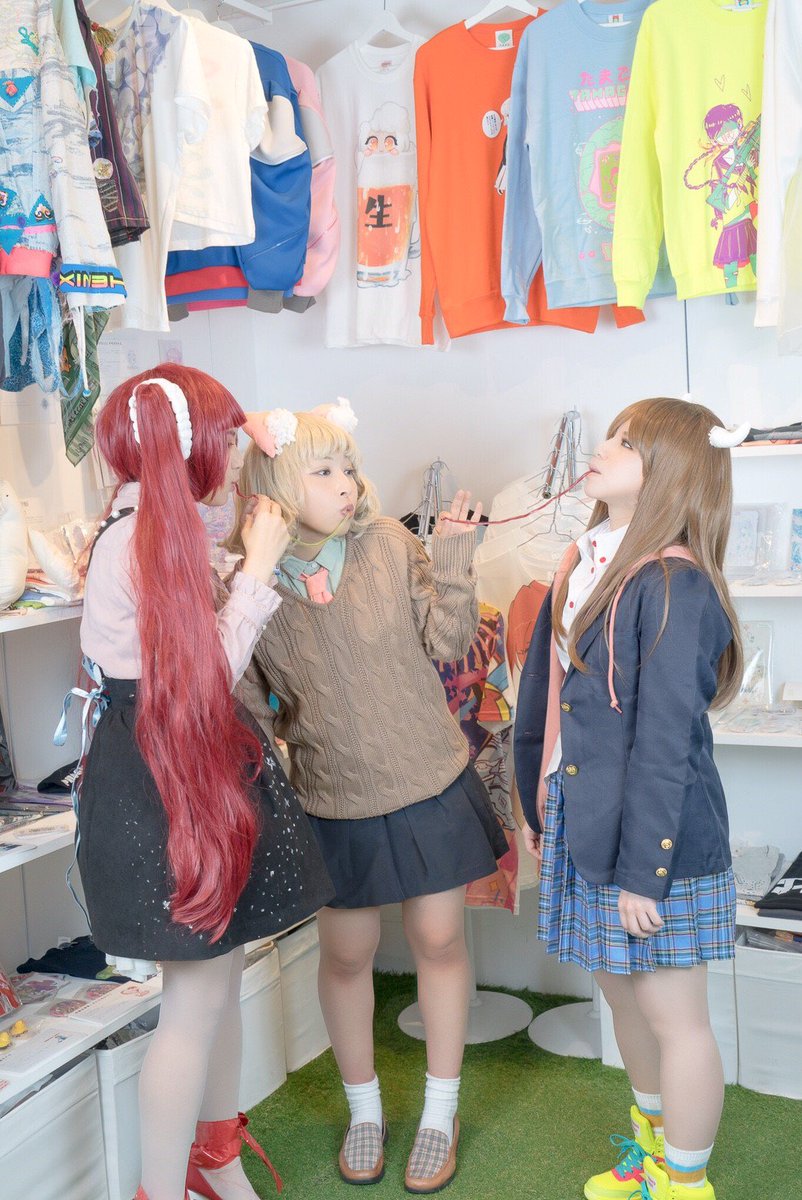 かんかん 先日parkさんでの写真を何枚かいただきました 中にもこの写真が可愛すぎるー ひたすらひもｑを食べる3人 須藤りと かんかん 綿紬ことこ シソ 白子 まり トロたん 撮影 ぼっちまるさん Malmal Photo アシスタント たけさん Take H