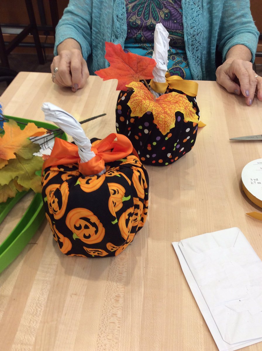 S_Mooresville's tweet photo. Making toilet paper pumpkins! #Trilogyliving #pumpkin #crafts https://t.co/g1R9I6Rzqw