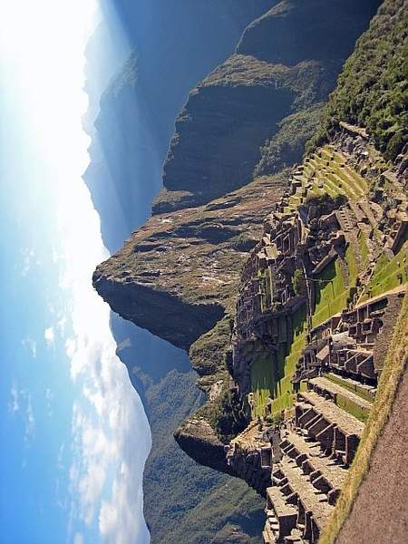ivordonez's tweet photo. Estoy a punto de volarte la nuca con esta revelación (?):
El rostro del Inca en el Machu Picchu. https://t.co/1PEnH95M3p