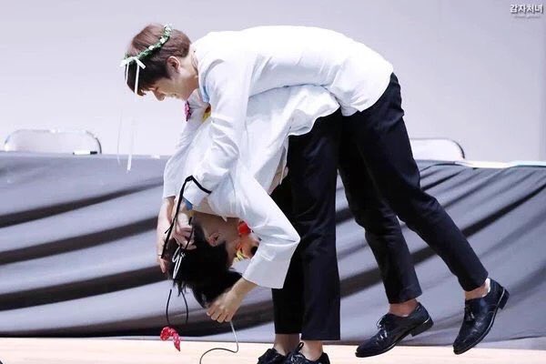 lowqualkookie tweet picture