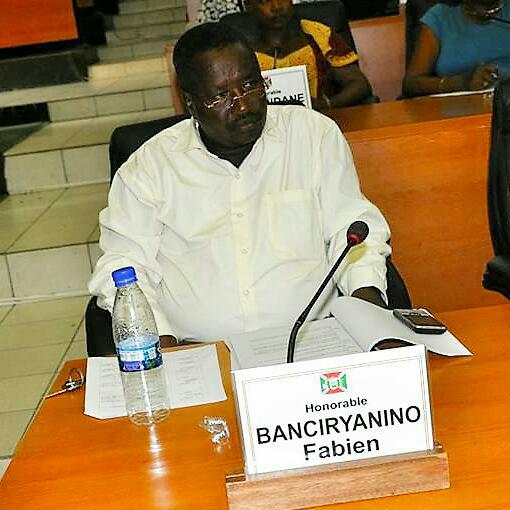 pnininahazwe's tweet photo. Le héros du jour: Fabien Banciryanino, membre du parlement de @pnkurunziza qui a taxé le #RetraitCPI de soutien aux criminels. #Burundi https://t.co/h8Ag8NtYEo