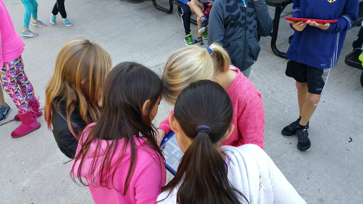 KyleHamstra's tweet photo. "Is it biotic or abiotic? Can it be recycled or not?" Fourth graders enhance habitat analysis with @educreations. #sci4L11 #sci4L13 #ddestem https://t.co/H70xXjxk3p