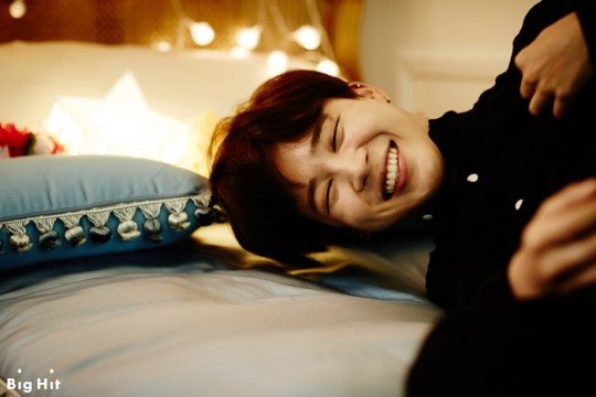 Albuquerque1du's tweet photo. Parabéns ao único homem pelo qual eu aceito sofrer #HappyJiminDay ❤❤ https://t.co/c9tg9HJ66C