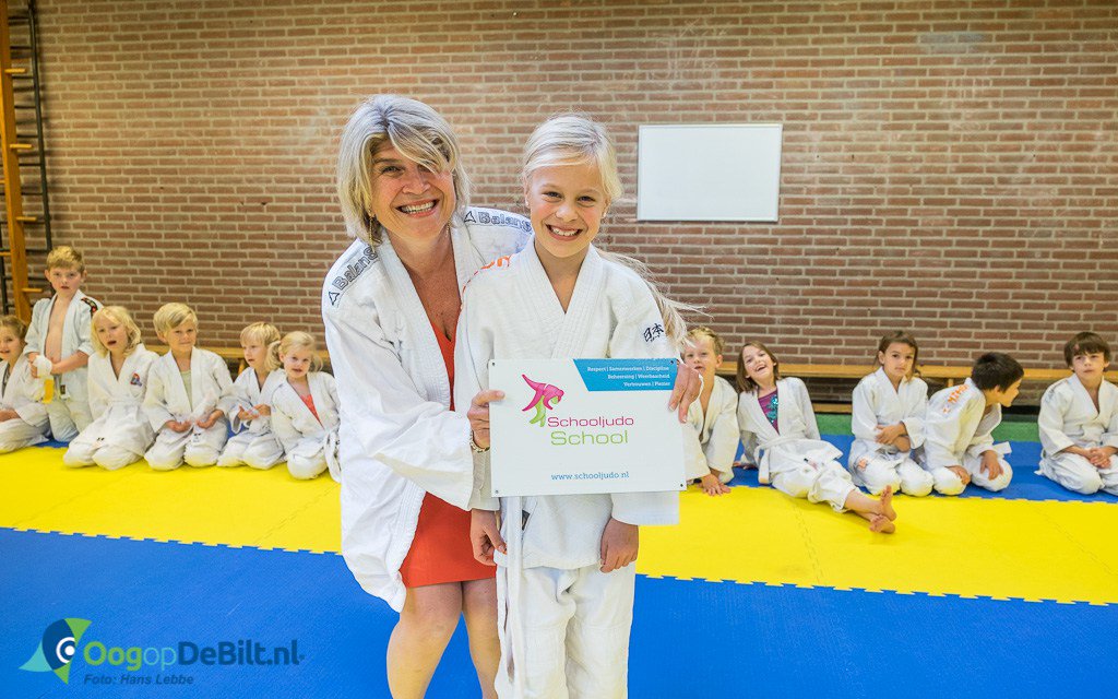 Wethouder Bakker-Smit opent “Schooljudo school” in Bilthoven oogopnederland.nl/debilt/2016/10…