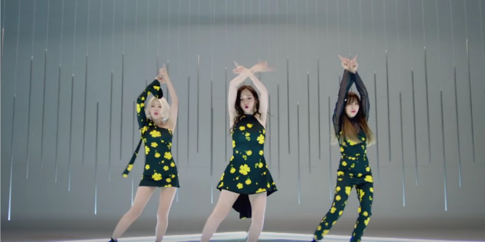 allkpop's tweet photo. Ladies' Code go singing in 'The Rain' in elegant new MV
https://t.co/LhZfaN2NJa https://t.co/x2bQQ6SIO1