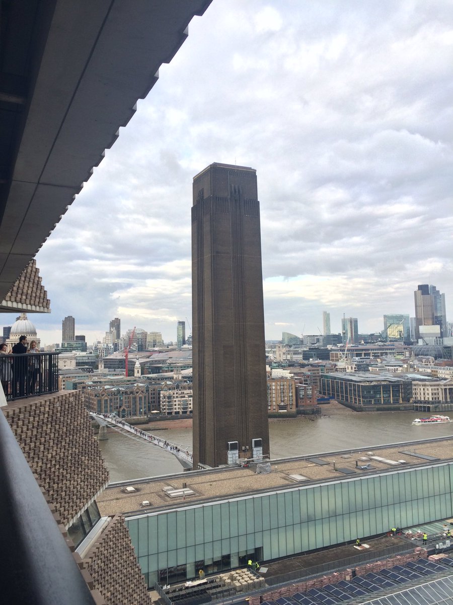 roundedradio's tweet image. Planning some fun for 2017! Watch this space for all your listening pleasures 📡🎉 #switchhouse #level5 #wishitwaslevel10