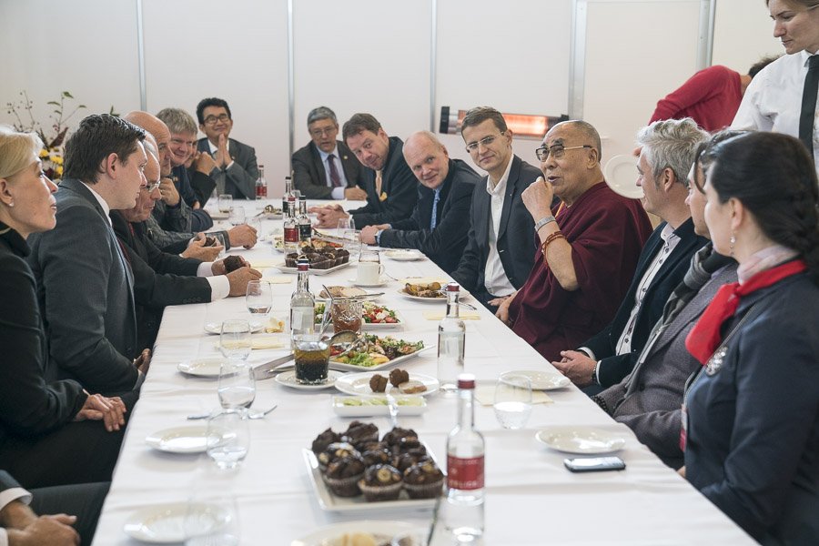 Dalai Lama meets with #Baltic MPs, teaches #Russian devotees, in #Latvia tibetanreview.net/dalai-lama-mee… <a href="/DalaiLama/">Dalai Lama</a>