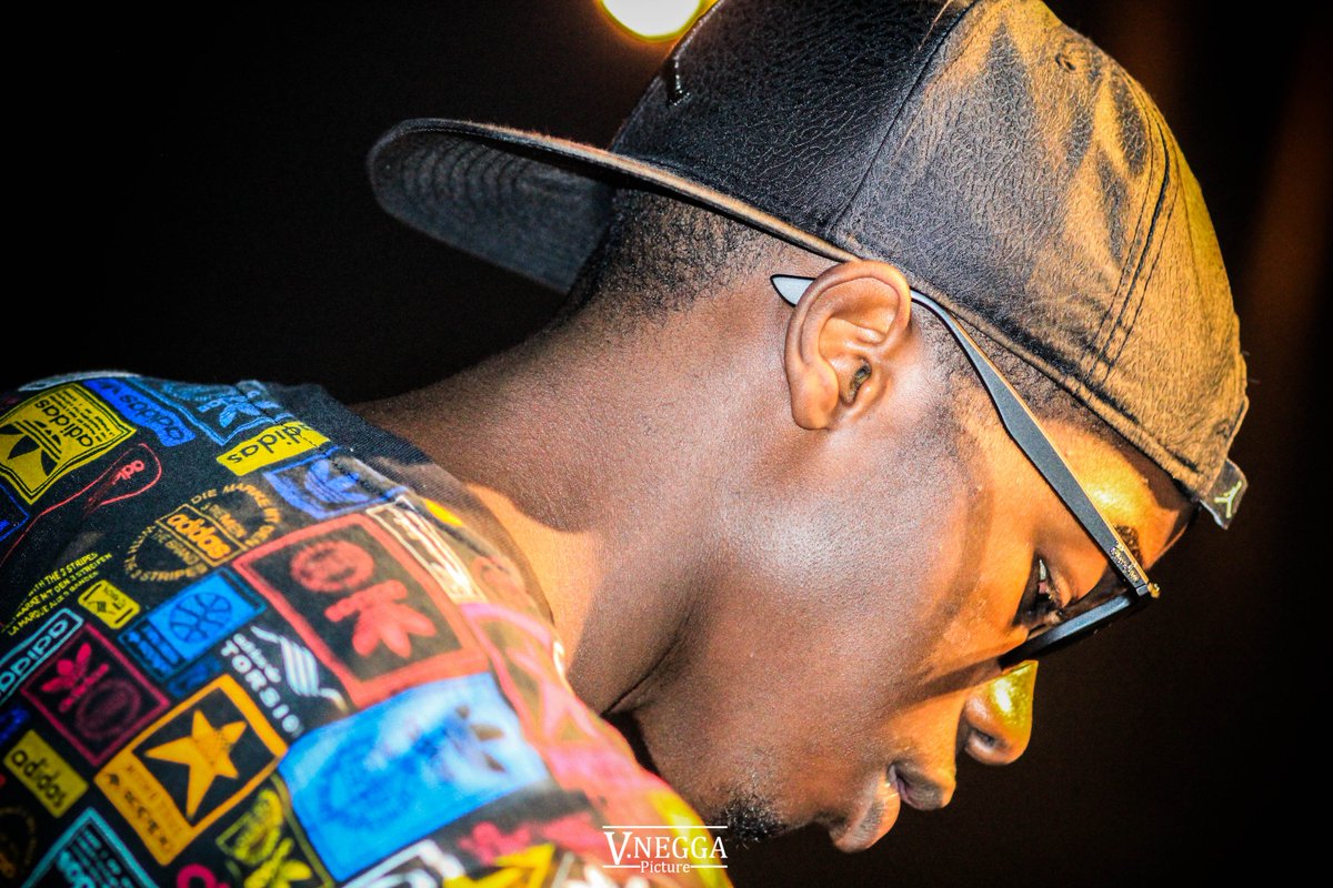 OffcialVNegga's tweet photo. Photoshoot 2k16 for the  live performance @MHD the French Artiste

#CapitolMusicFrance #MHD #FrenchPhotographer #Live #Angers https://t.co/epu0LRia2s