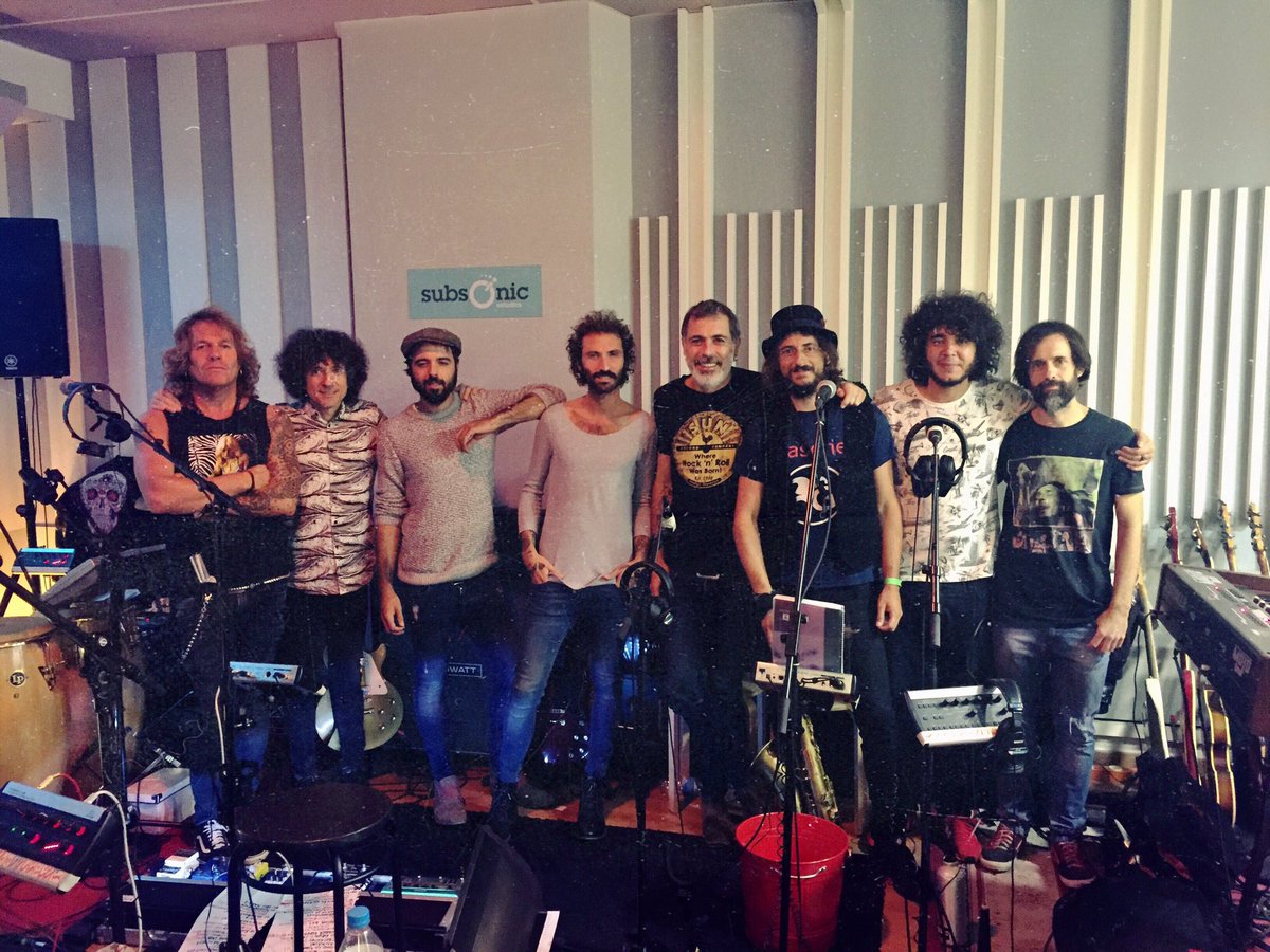 Leiva_Oficial's tweet photo. La Leiband vuelve a la carga. Ensayando y montando el show. Cuidado. L https://t.co/L03EcQFfye